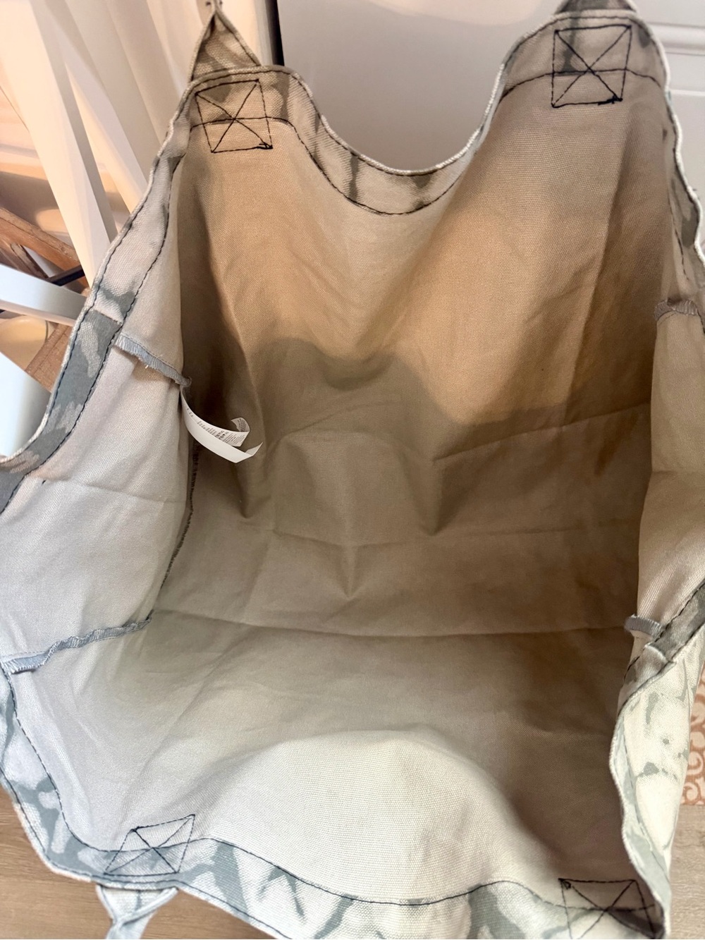 ALO Yoga Grey Tie-Dye Tote Bag - Picture 11 of 16